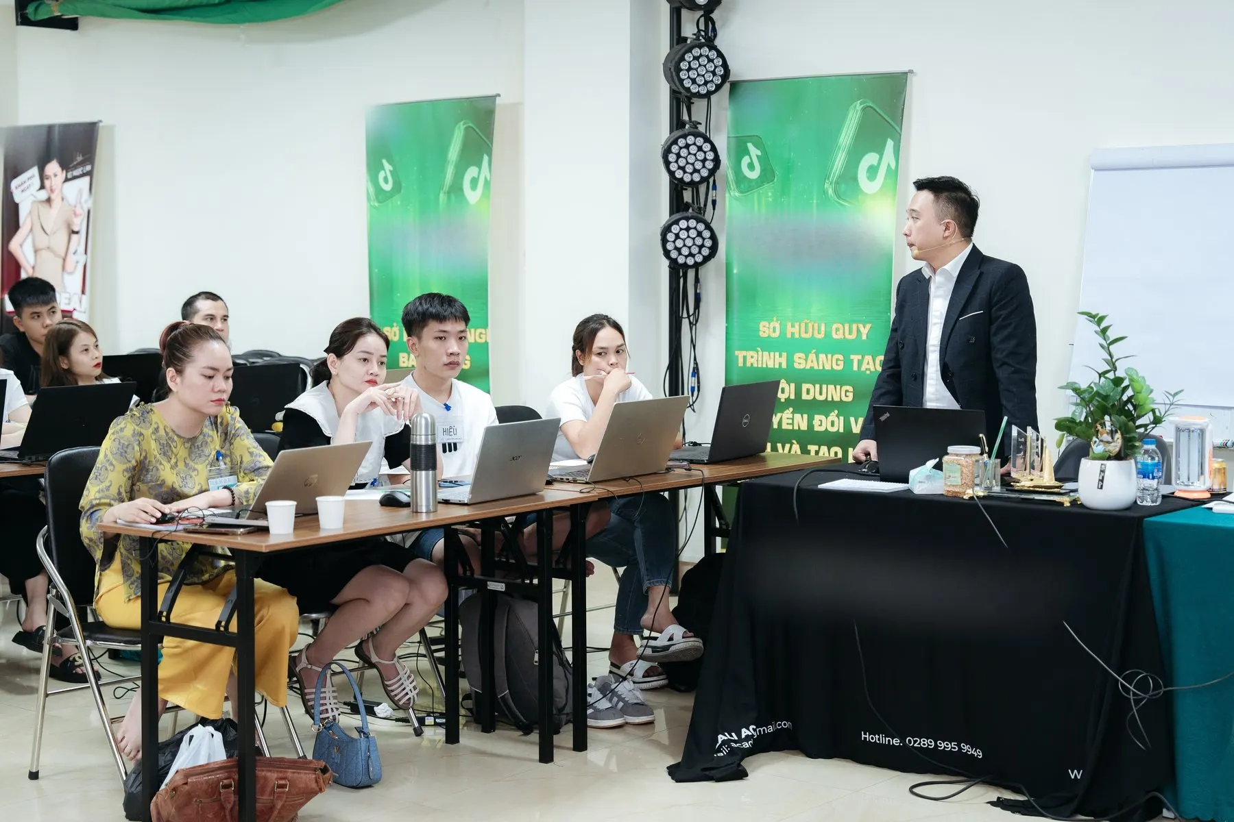 TikTok Ads course K10 — Hanoi